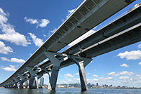 Vue du dessous du pont Samuel-De Champlain 