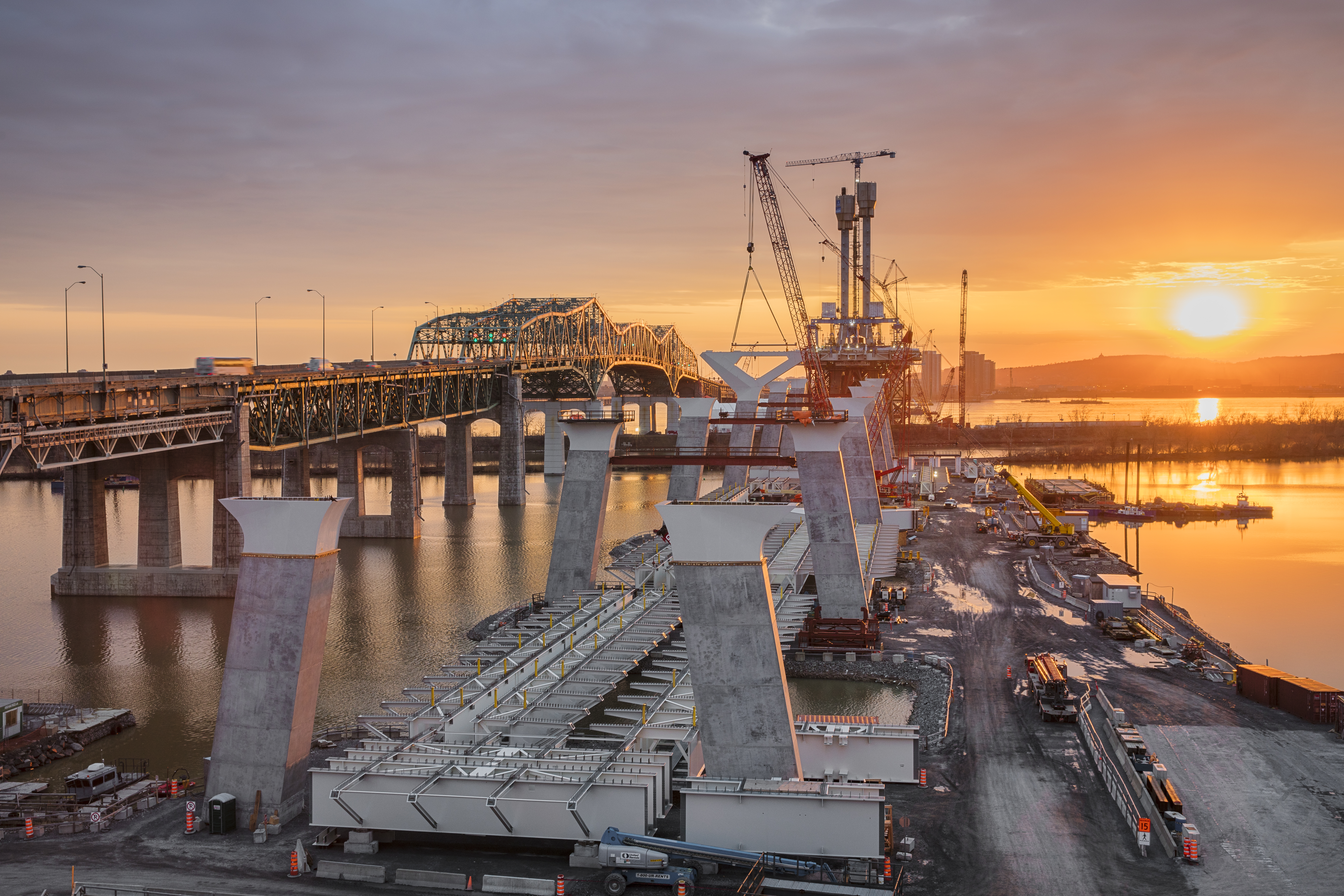 Le pont Samuel-De Champlain en cours de construction