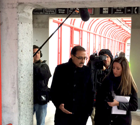 Rencontre du ministre Sohi sur le site de l'O-Train d'Ottawa, décembre 2015.